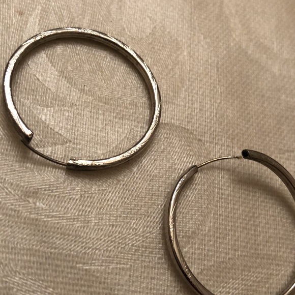 NWT silver etched hypo allergenic thin hoops - Picture 3 of 8